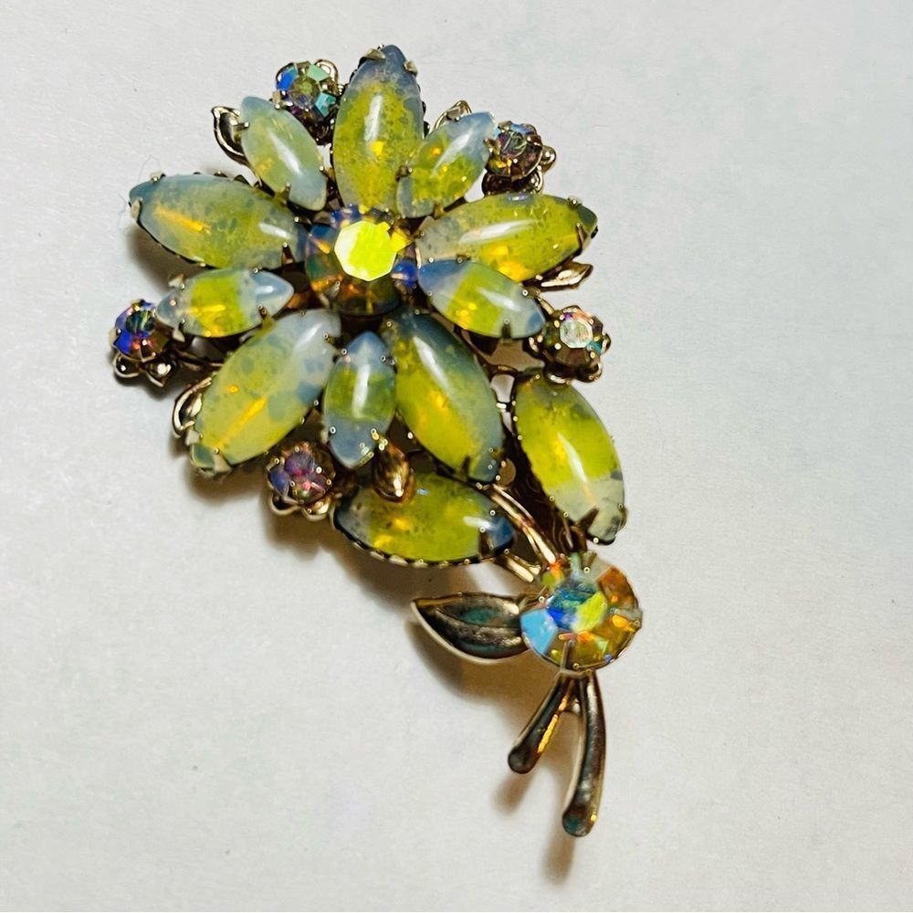 Vintage 50’s/60’s Floral Brooch AB & Green Blue Fluorite Color Glass Rhi…